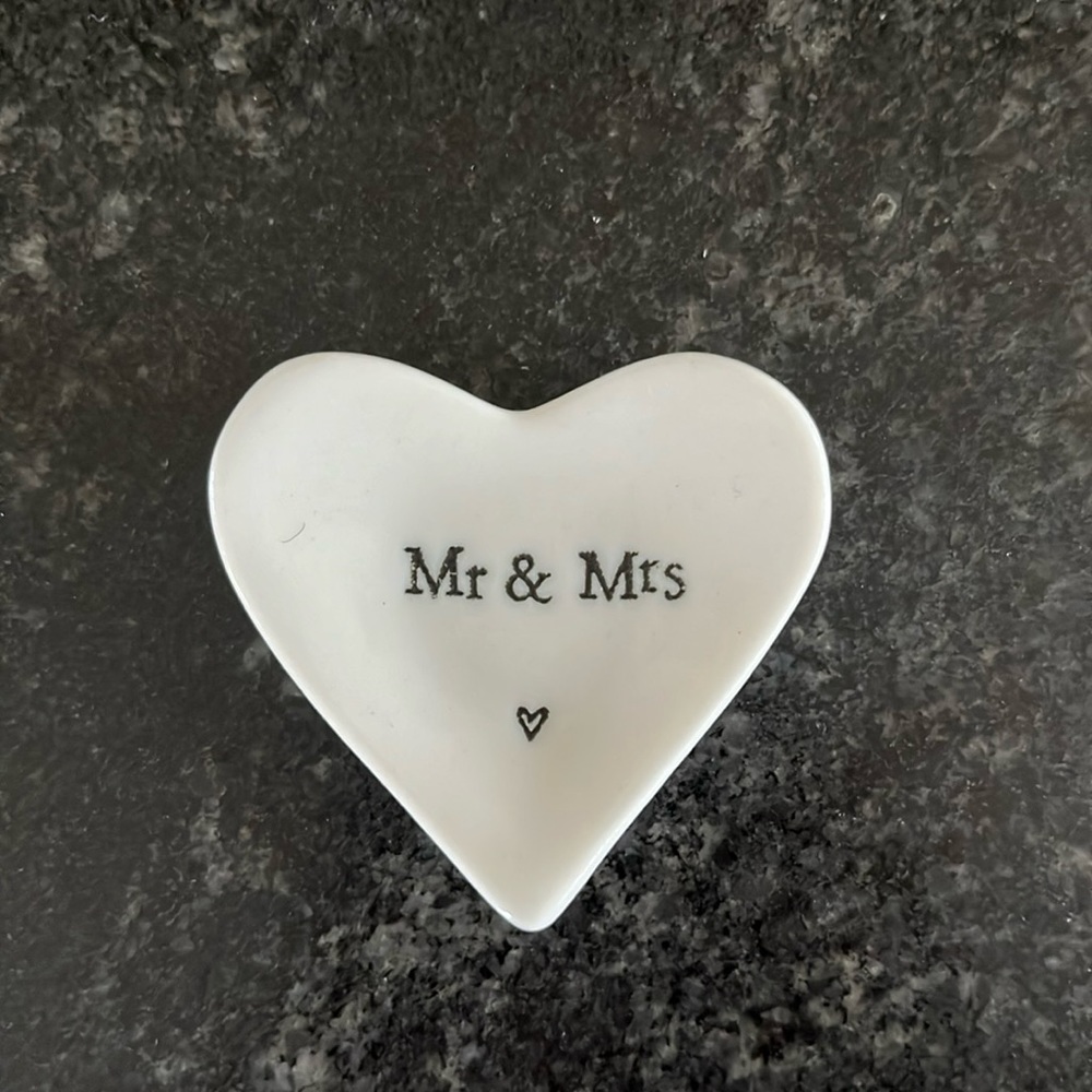 Mr & Mrs ceramic ring holder